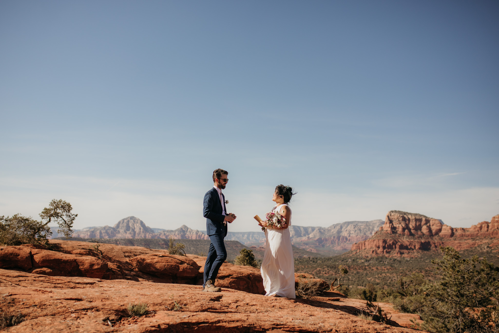 Sedona elopement ceremony overlooking the red rocks