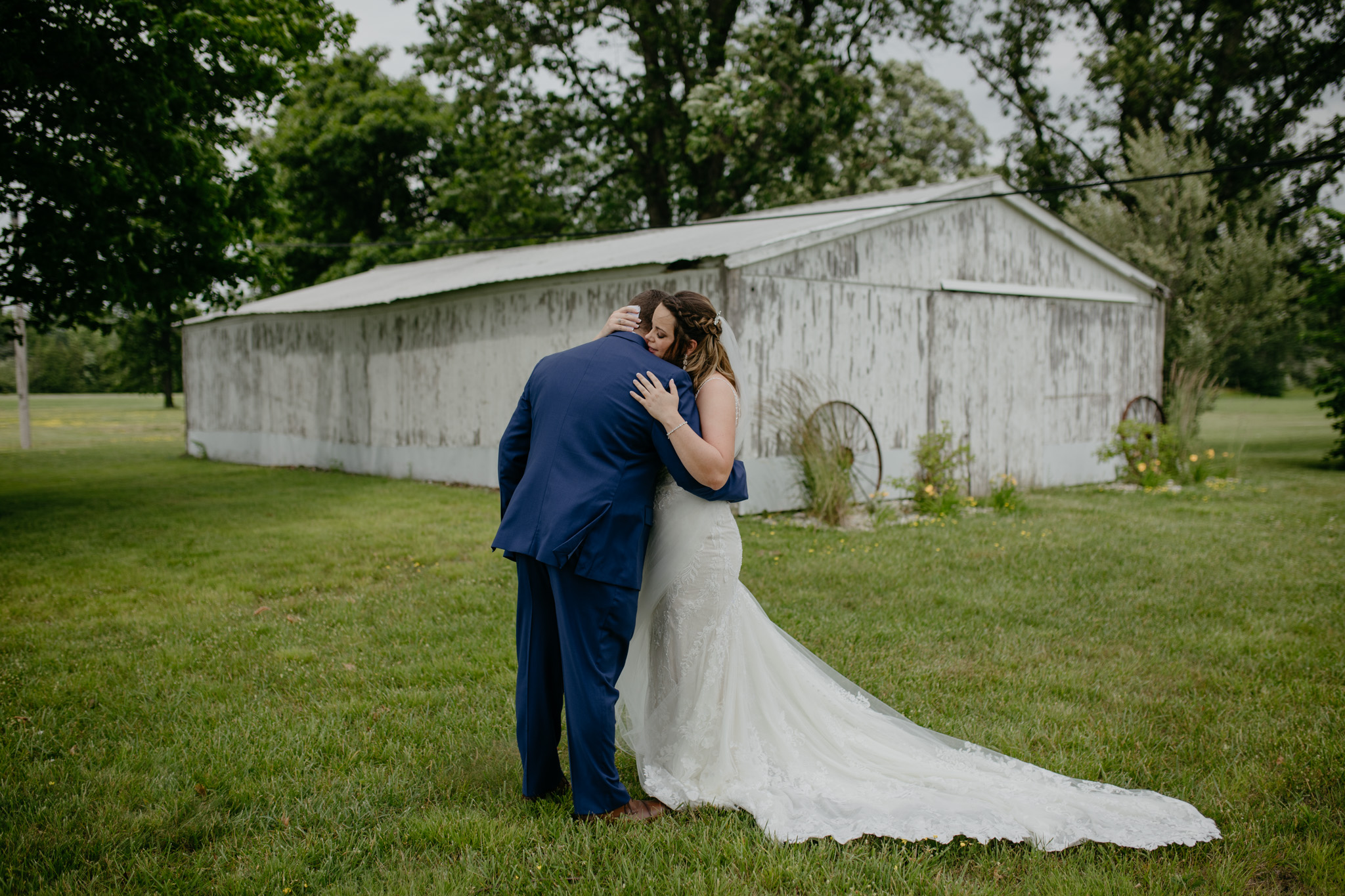 The sweetest first look at this Indiana summer wedding