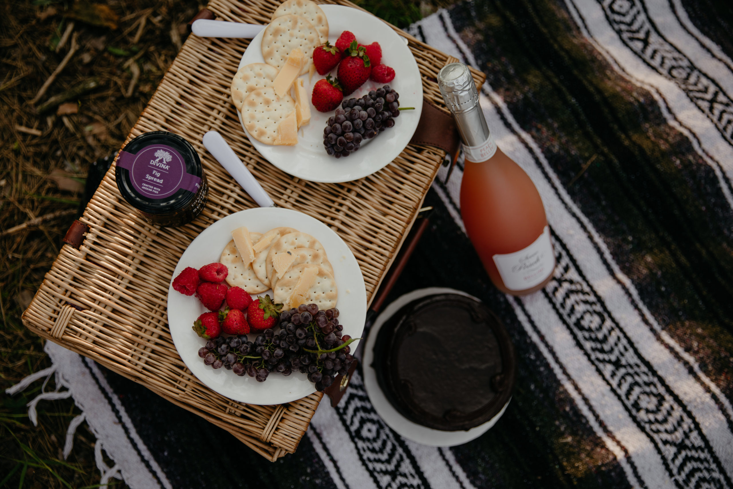 Picnic details // A Magical Manistee Forest Elopement in Michigan