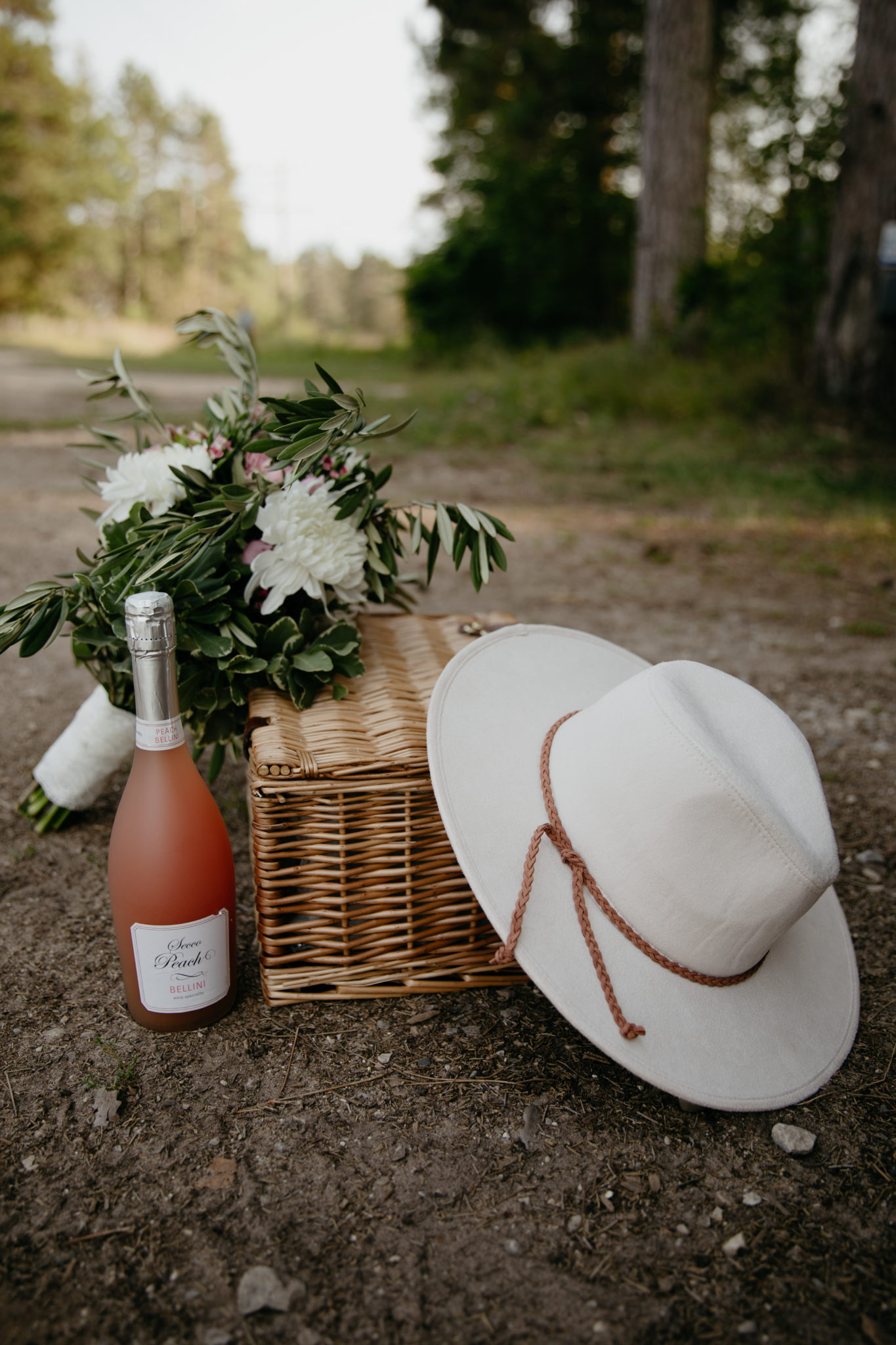 The prettiest forest elopement picnic details // Michigan Elopement