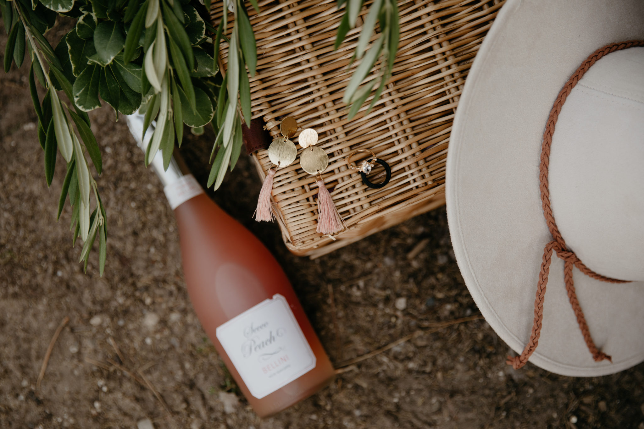 The prettiest forest elopement picnic details // Michigan Elopement