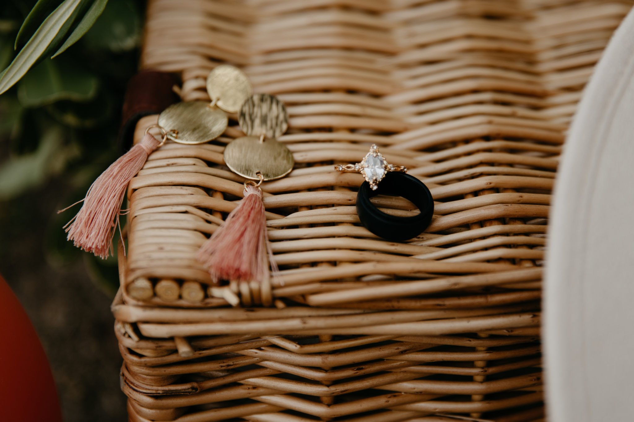 The prettiest forest elopement picnic details // Michigan Elopement