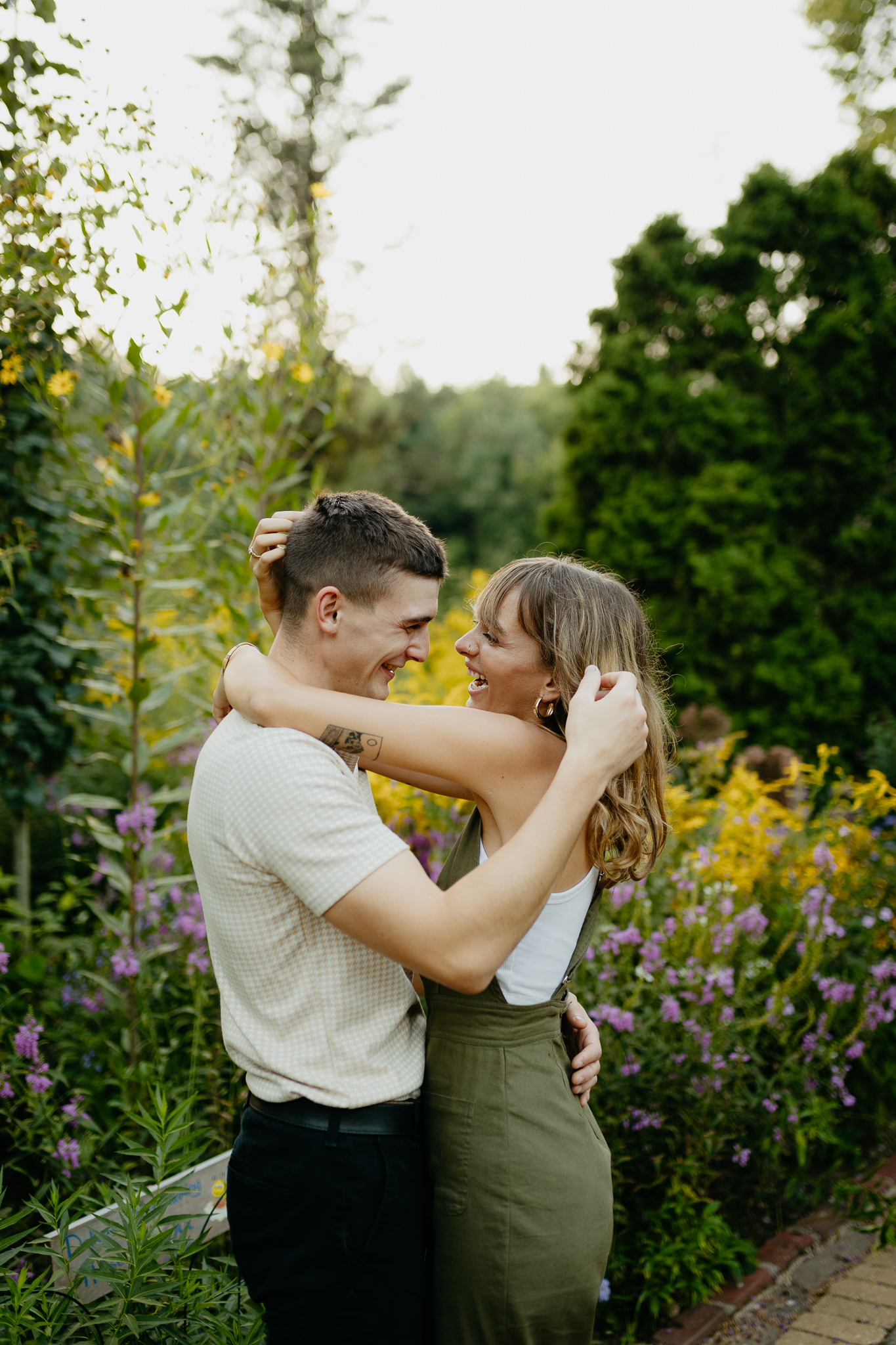 Defries Gardens Indiana couple photos || Wildflowers at Golden Hour