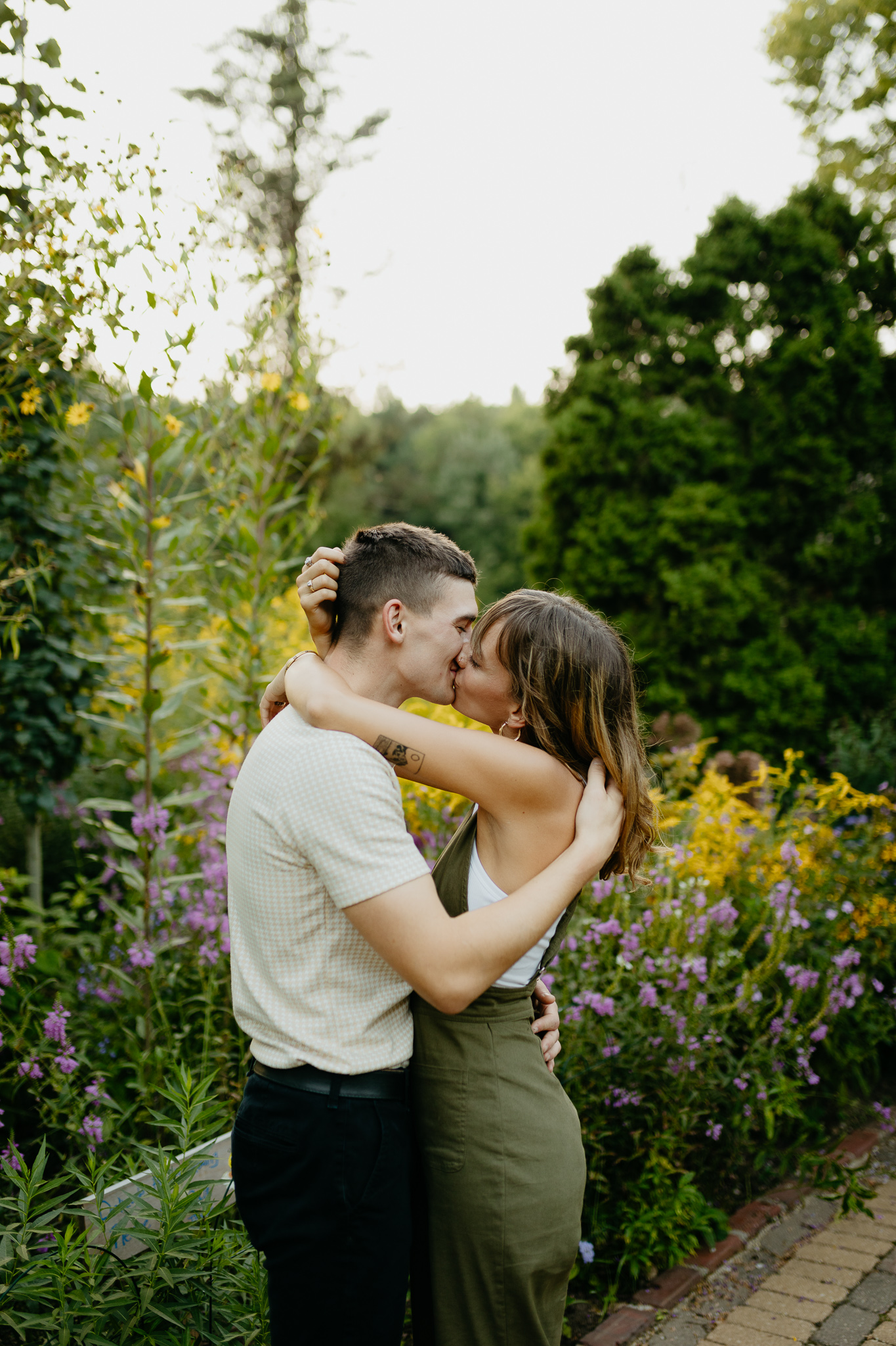 Defries Gardens Indiana couple photos || Wildflowers at Golden Hour