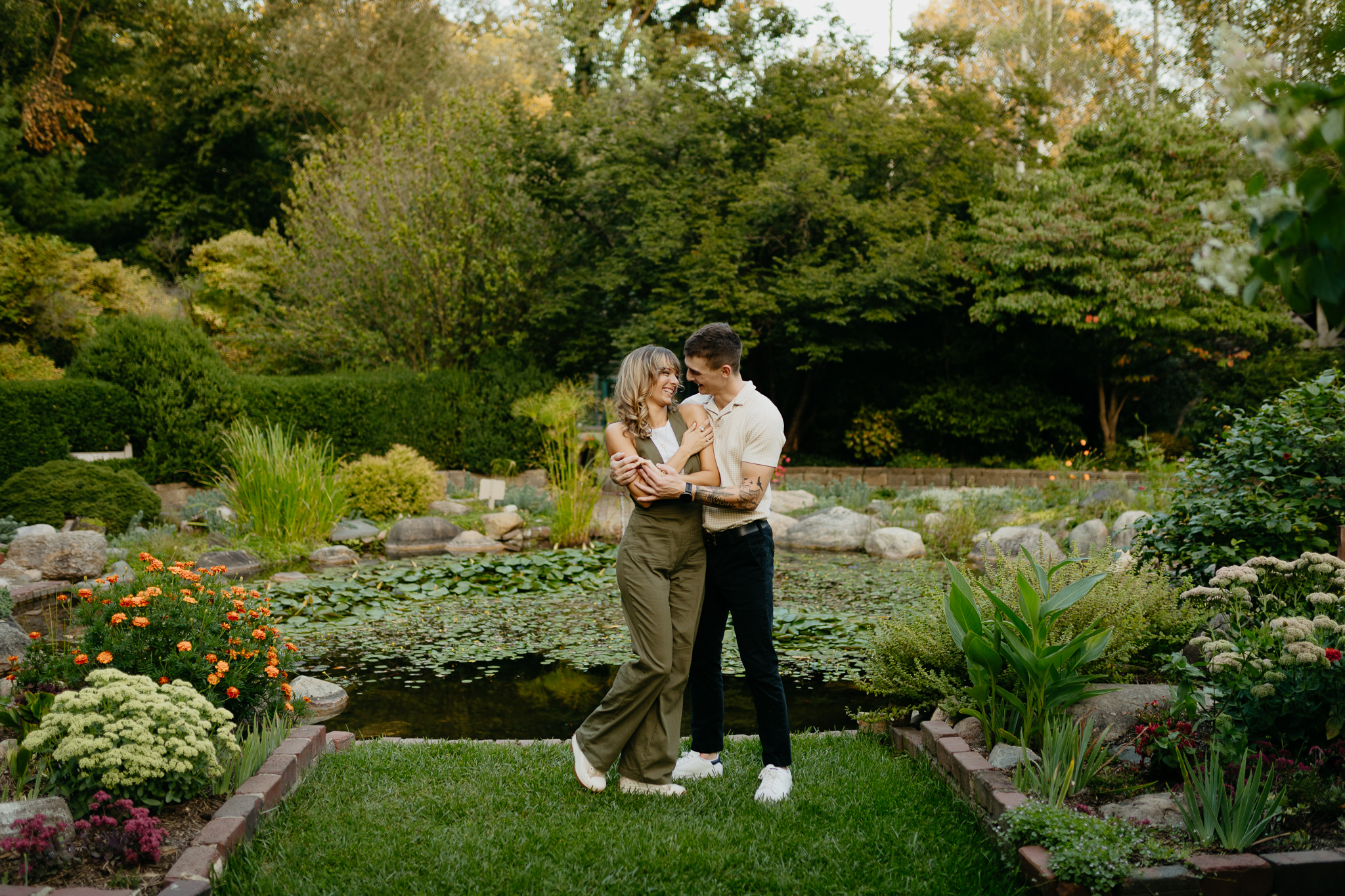 Defries Gardens Indiana couple photos || Water Gardens