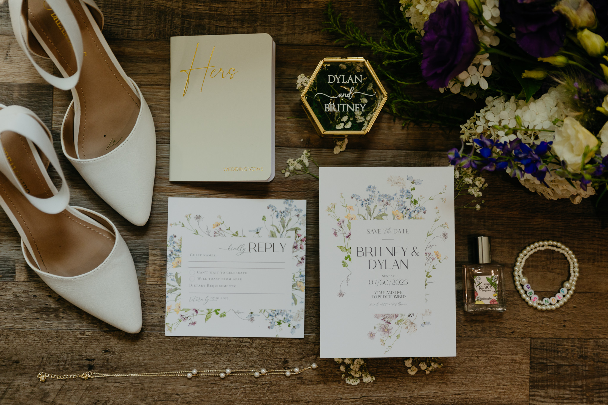 Indiana Outdoor Wedding // Rings, Flowers, and Details