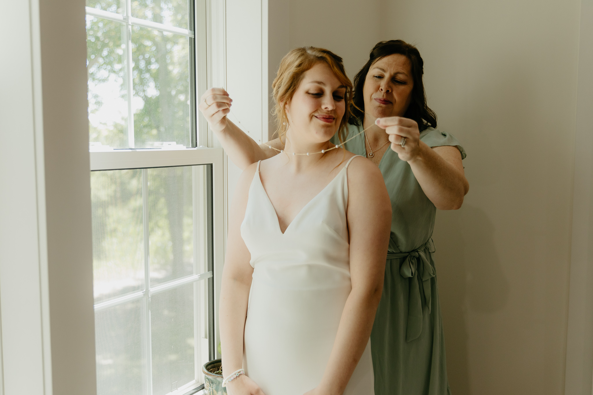 Intimate Indiana Outdoor Wedding // Getting Ready with the Girls