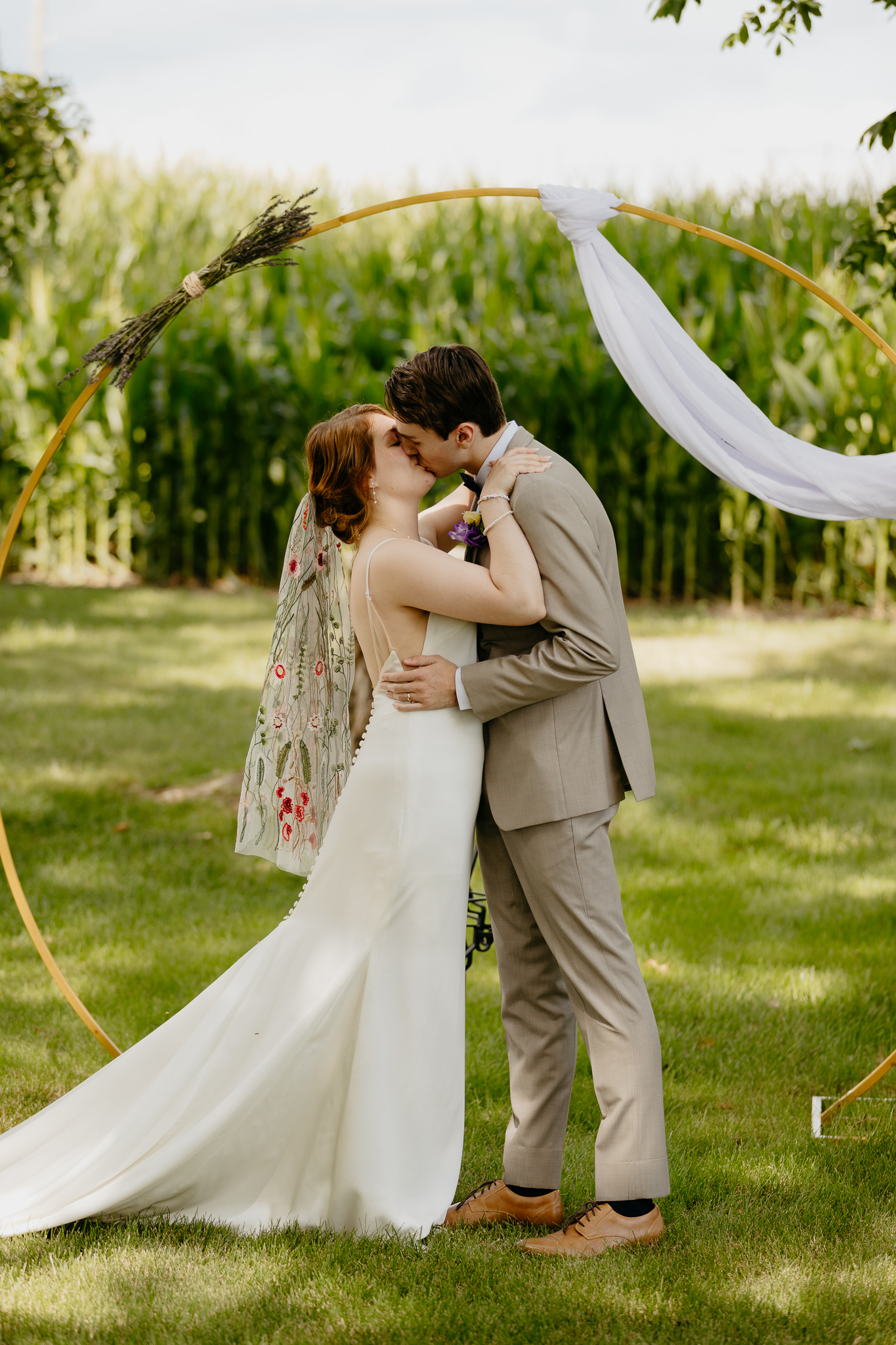 Intimate Indiana Outdoor Wedding in Summer // Ceremony & First Kiss
