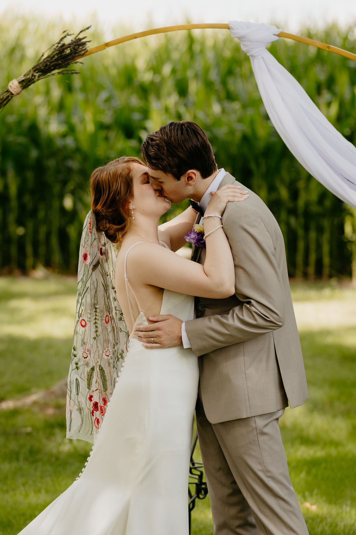 Intimate Indiana Outdoor Wedding in Summer // Ceremony & First Kiss
