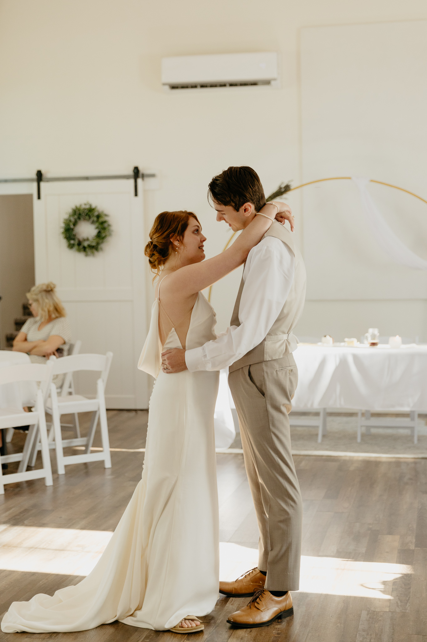Intimate Indiana Outdoor Wedding // First Dance