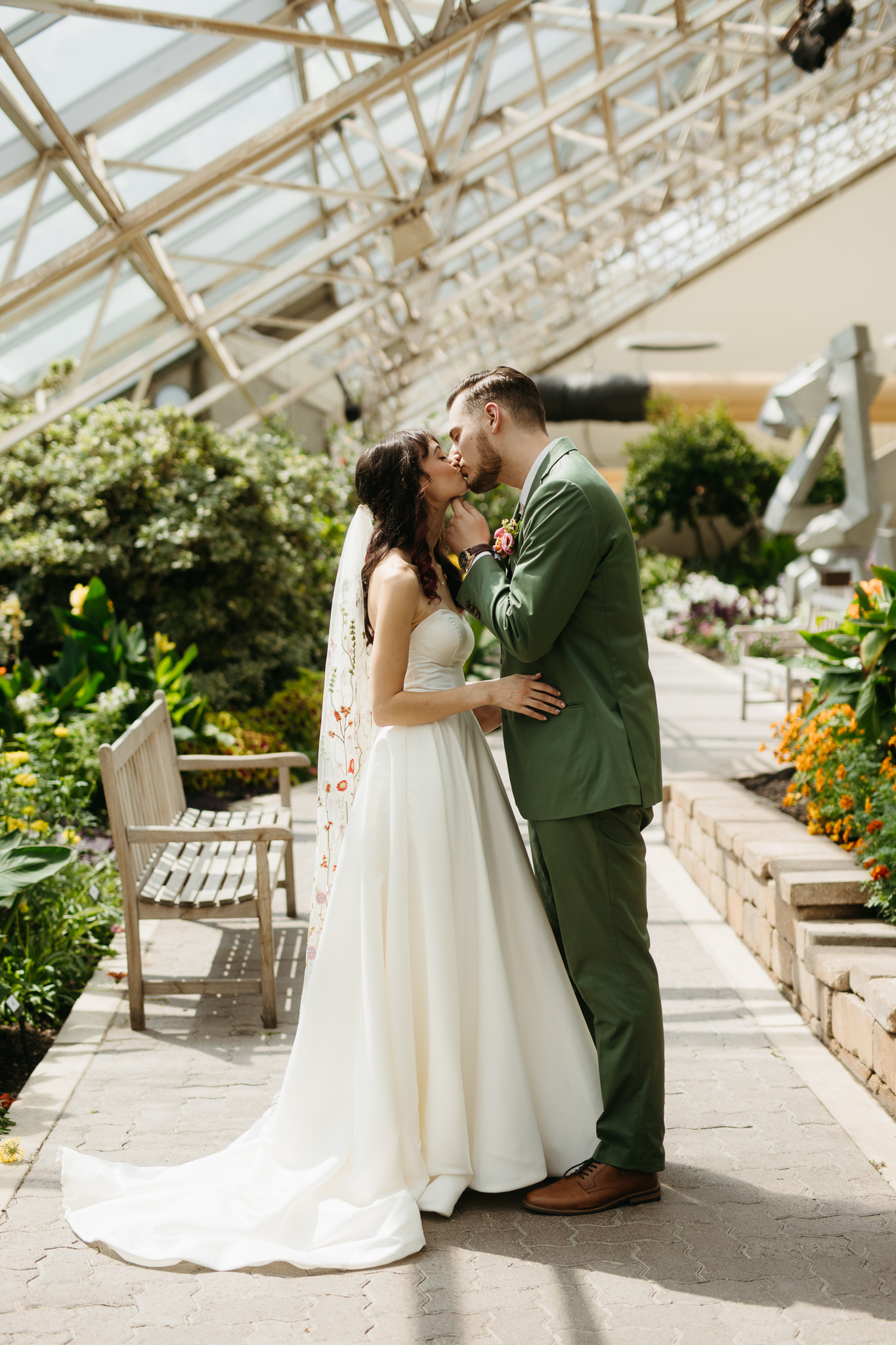 The Prettiest Fort Wayne Botanical Gardens Wedding at Foellinger-Freimann Botanical Conservatory