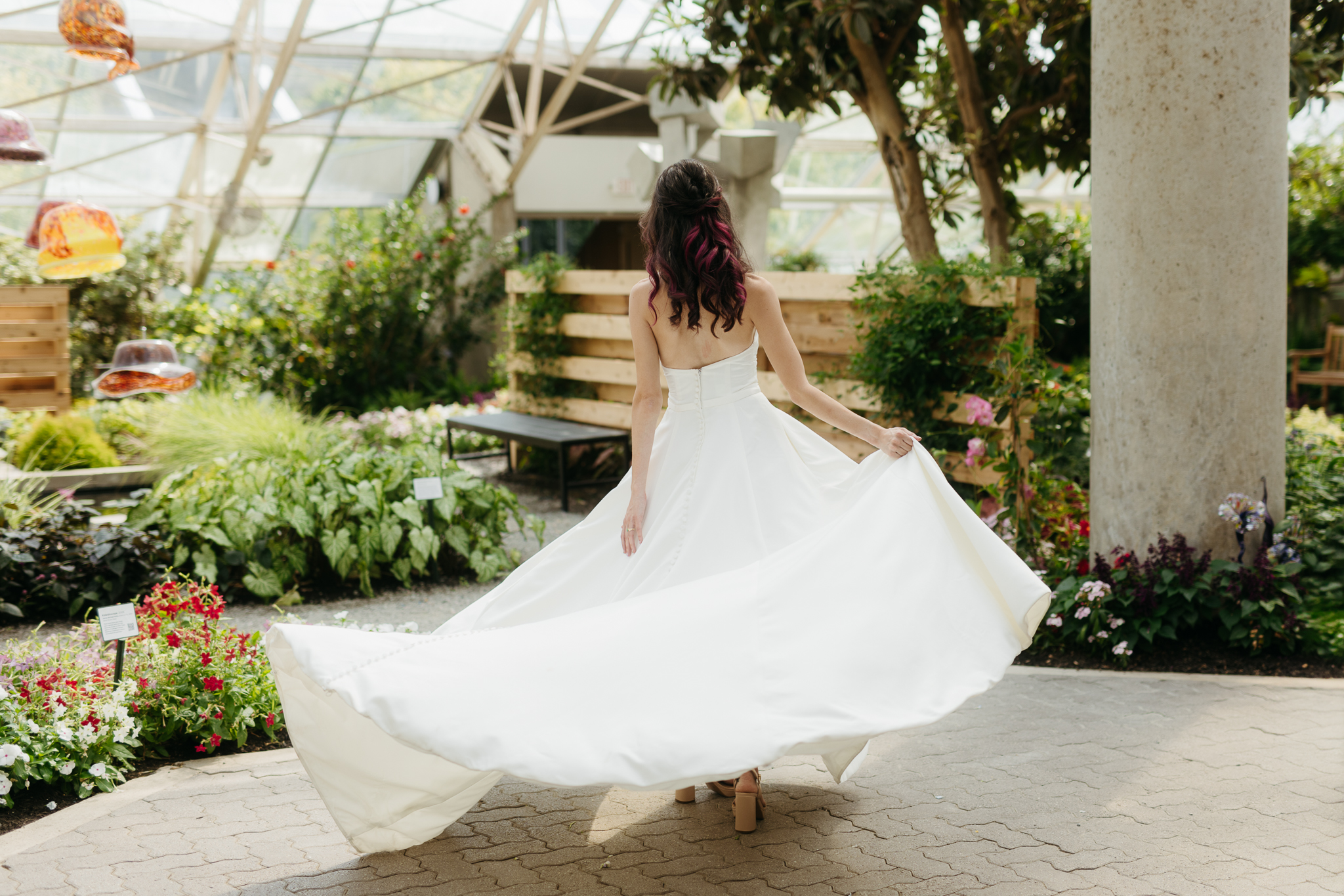 The Prettiest Fort Wayne Botanical Gardens Wedding at Foellinger-Freimann Botanical Conservatory