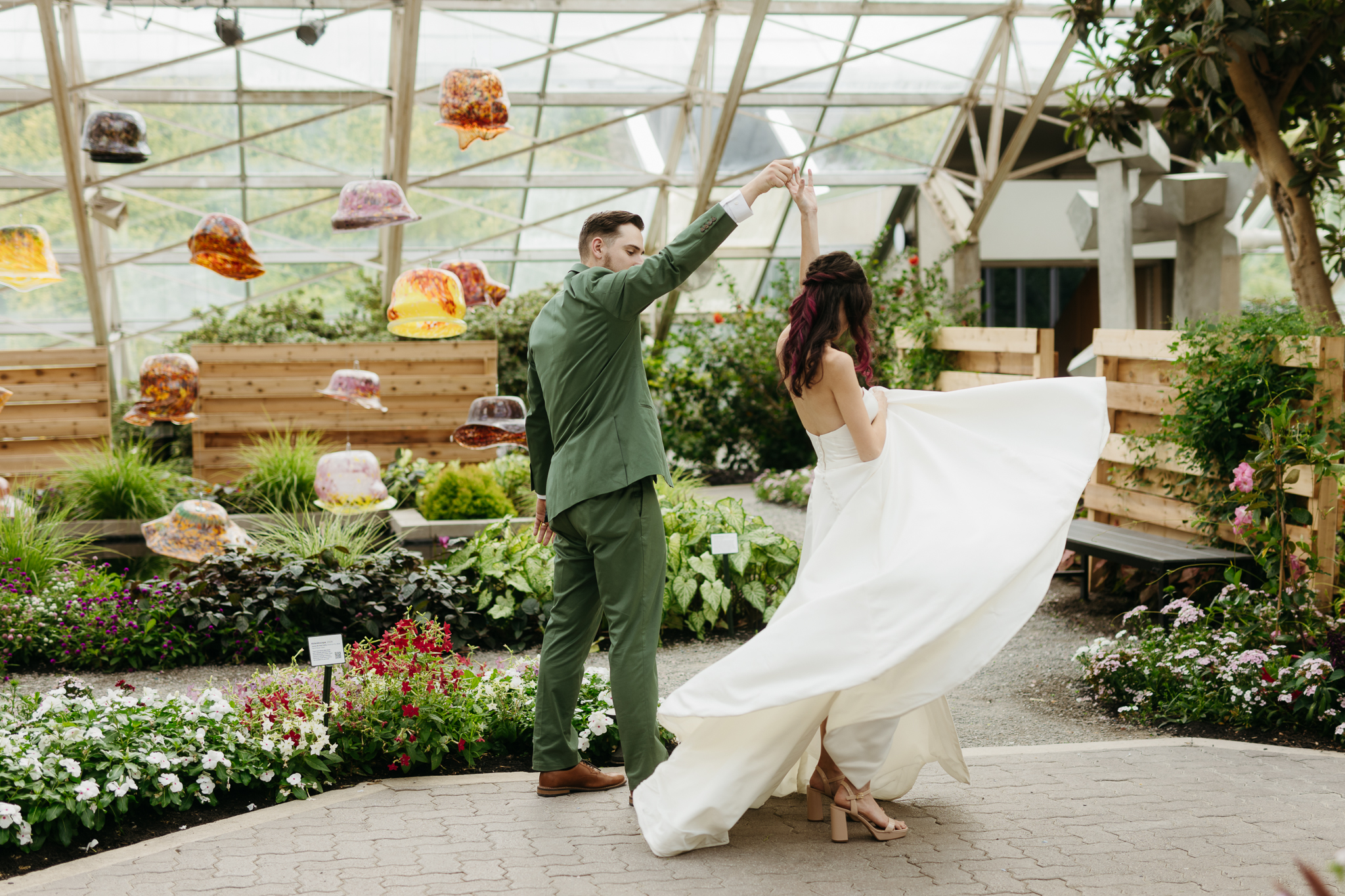 The Prettiest Fort Wayne Botanical Gardens Wedding at Foellinger-Freimann Botanical Conservatory