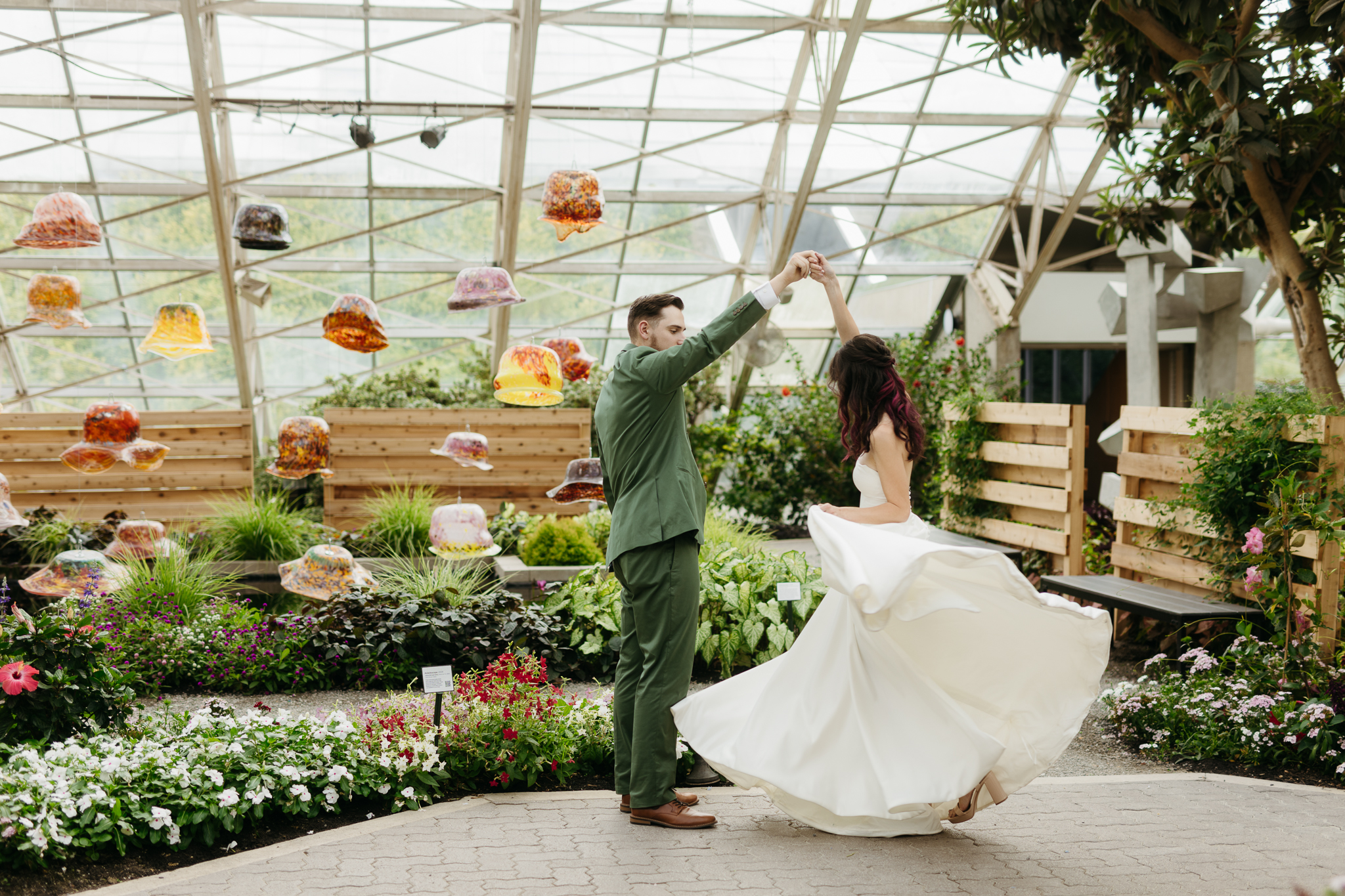 The Prettiest Fort Wayne Botanical Gardens Wedding at Foellinger-Freimann Botanical Conservatory