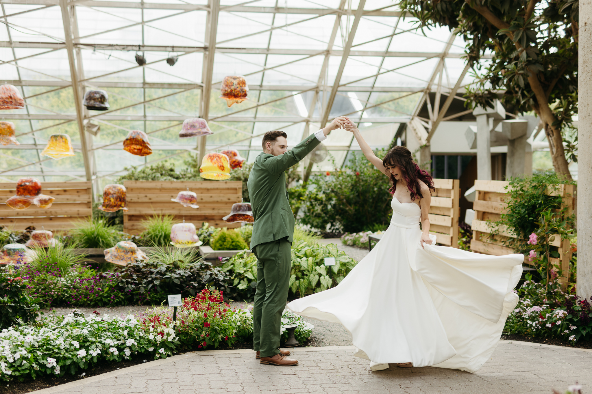 The Prettiest Fort Wayne Botanical Gardens Wedding at Foellinger-Freimann Botanical Conservatory