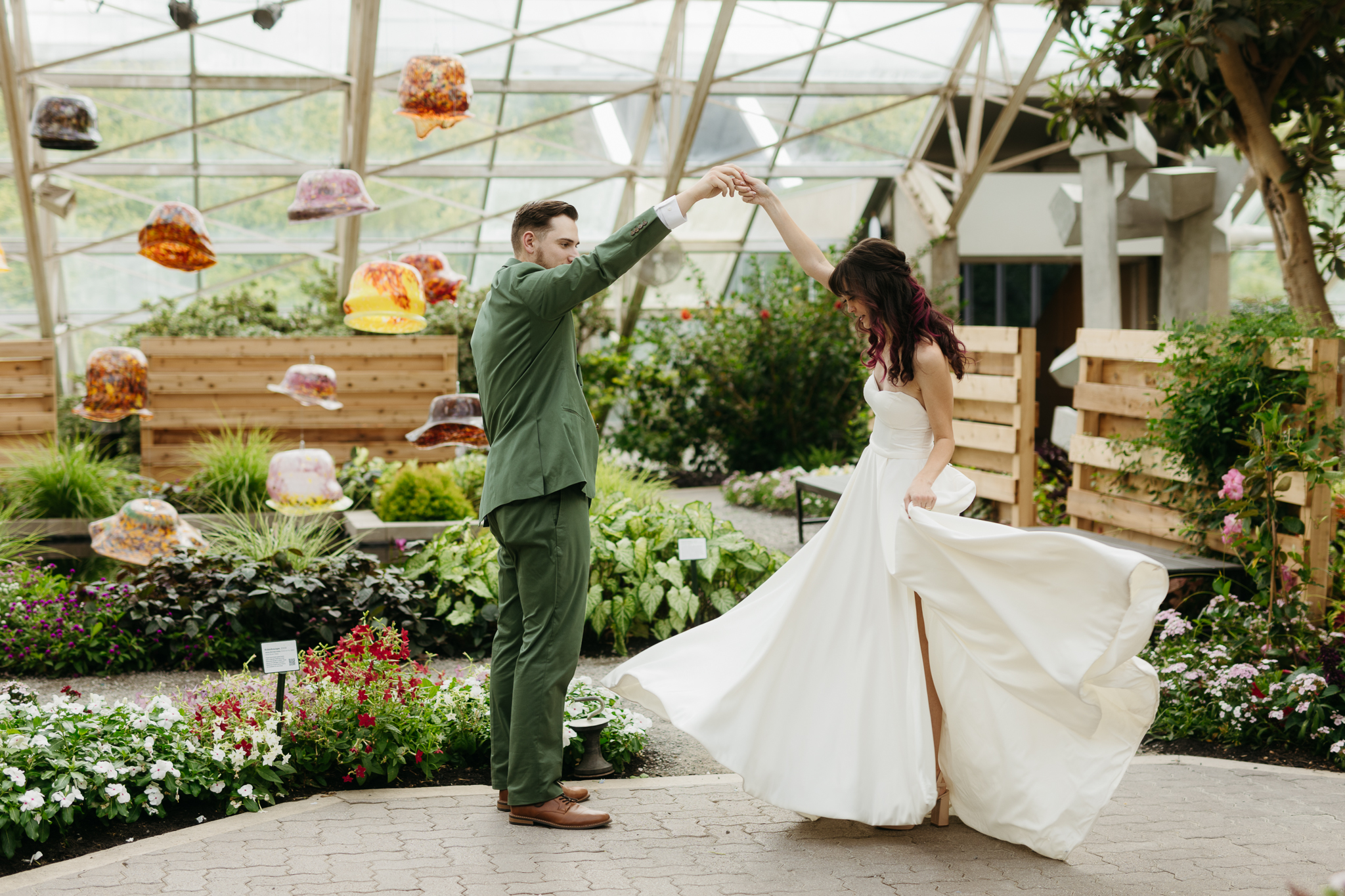 The Prettiest Fort Wayne Botanical Gardens Wedding at Foellinger-Freimann Botanical Conservatory