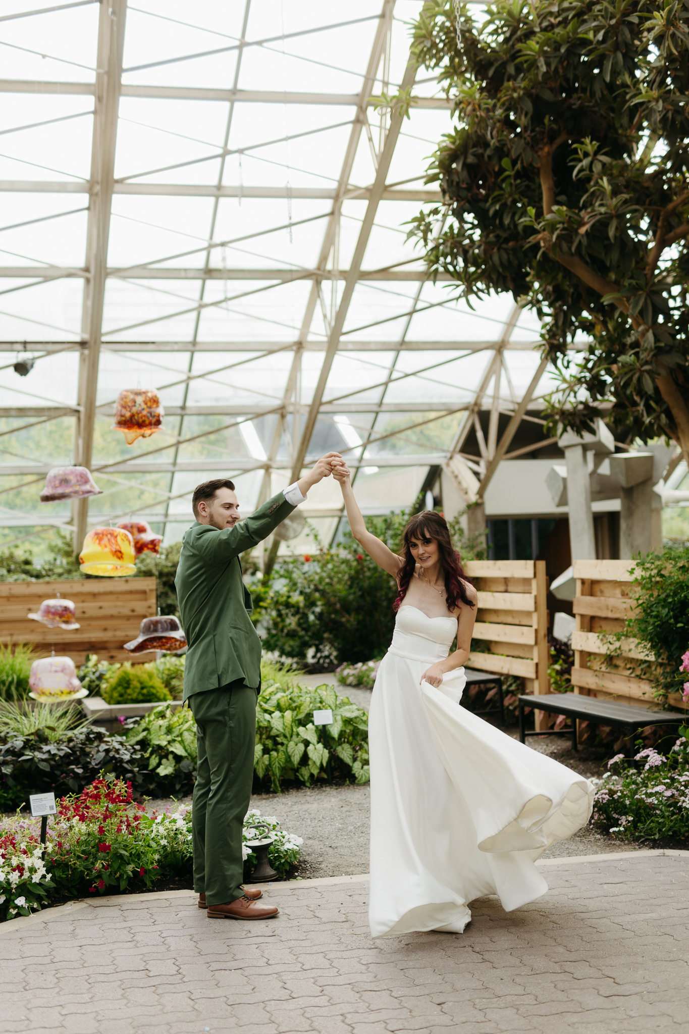 The Prettiest Fort Wayne Botanical Gardens Wedding at Foellinger-Freimann Botanical Conservatory