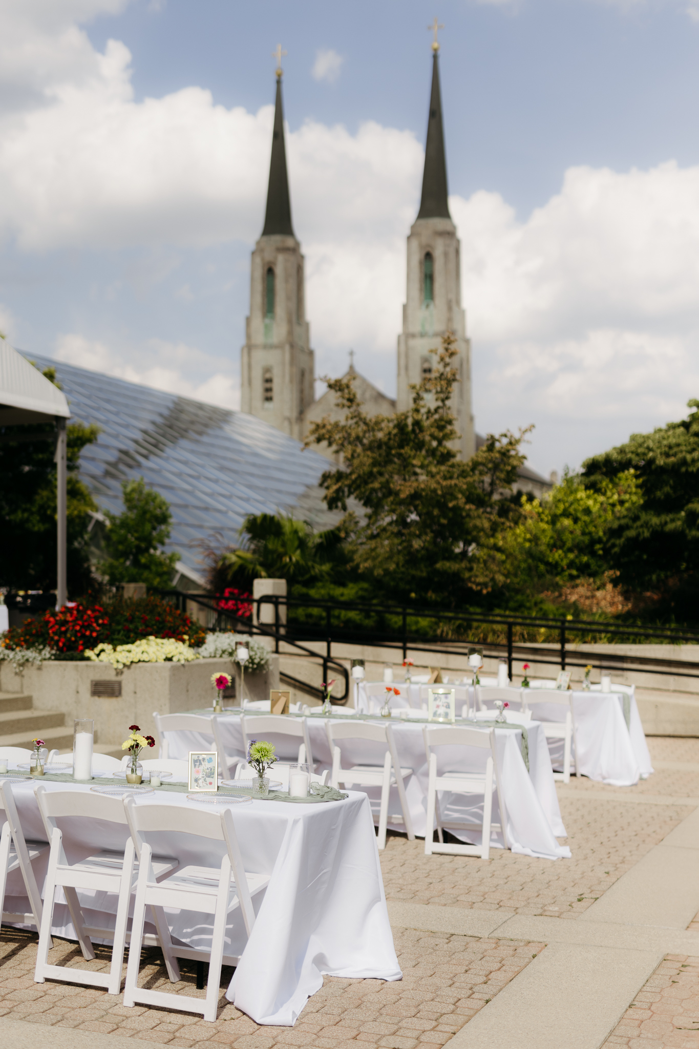 The Prettiest Fort Wayne Botanical Gardens Wedding at Foellinger-Freimann Botanical Conservatory