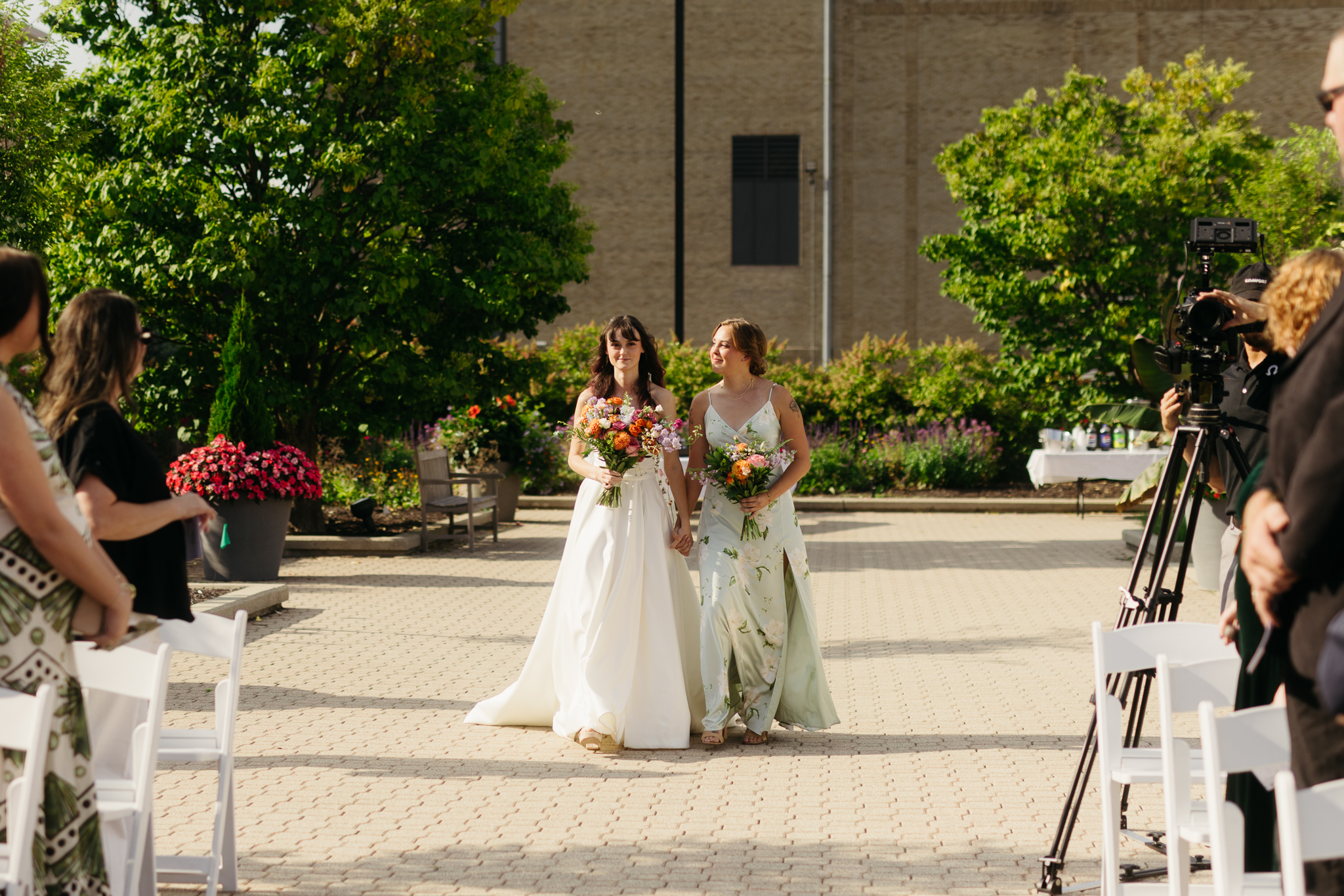 The Prettiest Fort Wayne Botanical Gardens Wedding at Foellinger-Freimann Botanical Conservatory