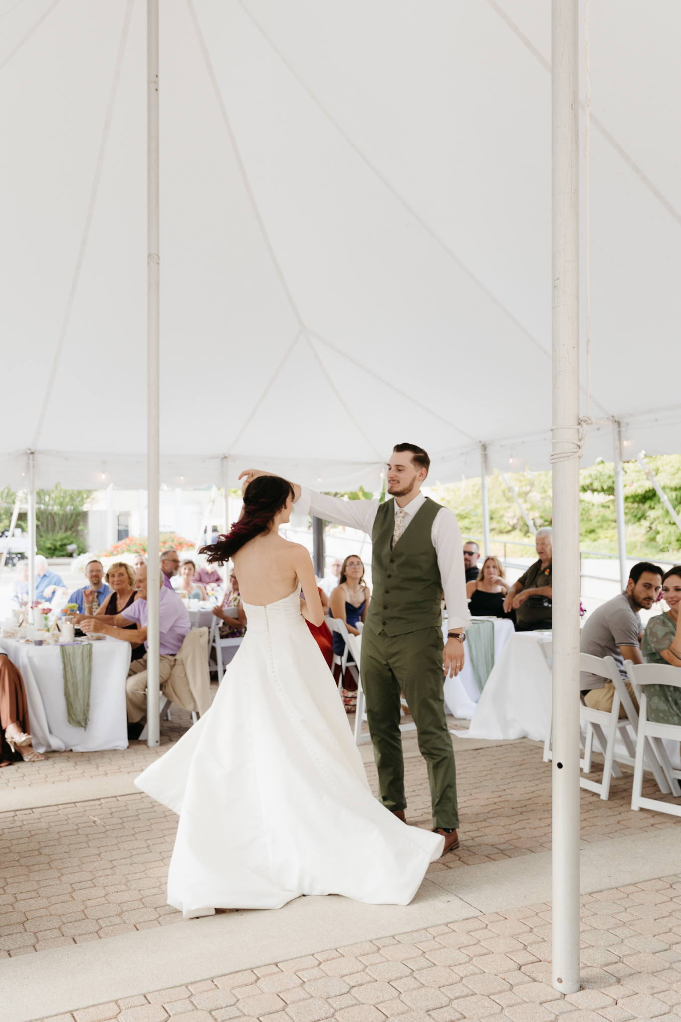 The Prettiest Fort Wayne Botanical Gardens Wedding at Foellinger-Freimann Botanical Conservatory