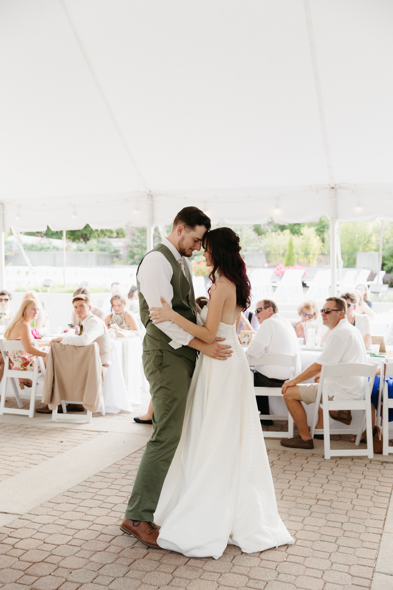 The Prettiest Fort Wayne Botanical Gardens Wedding at Foellinger-Freimann Botanical Conservatory