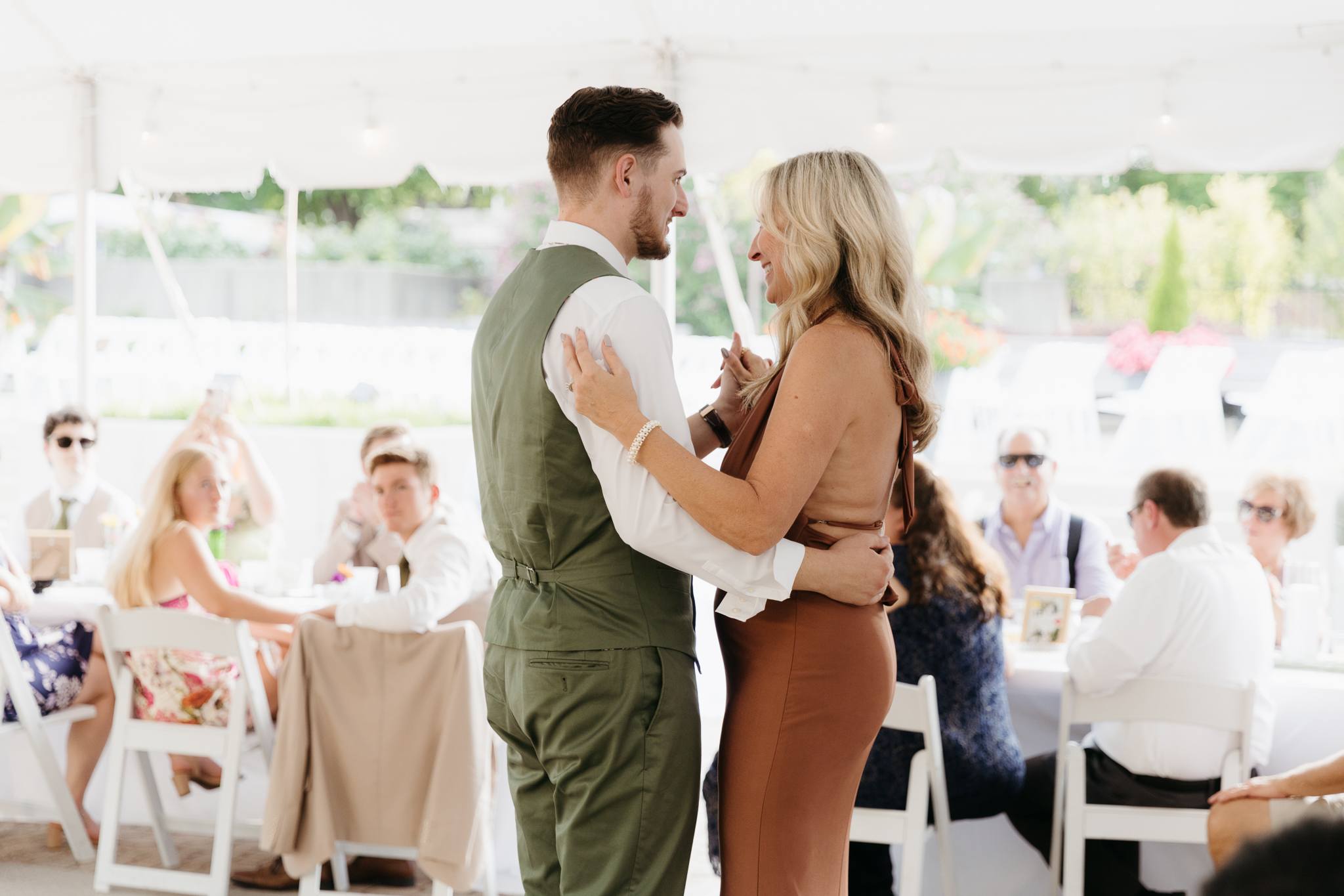 The Prettiest Fort Wayne Botanical Gardens Wedding at Foellinger-Freimann Botanical Conservatory