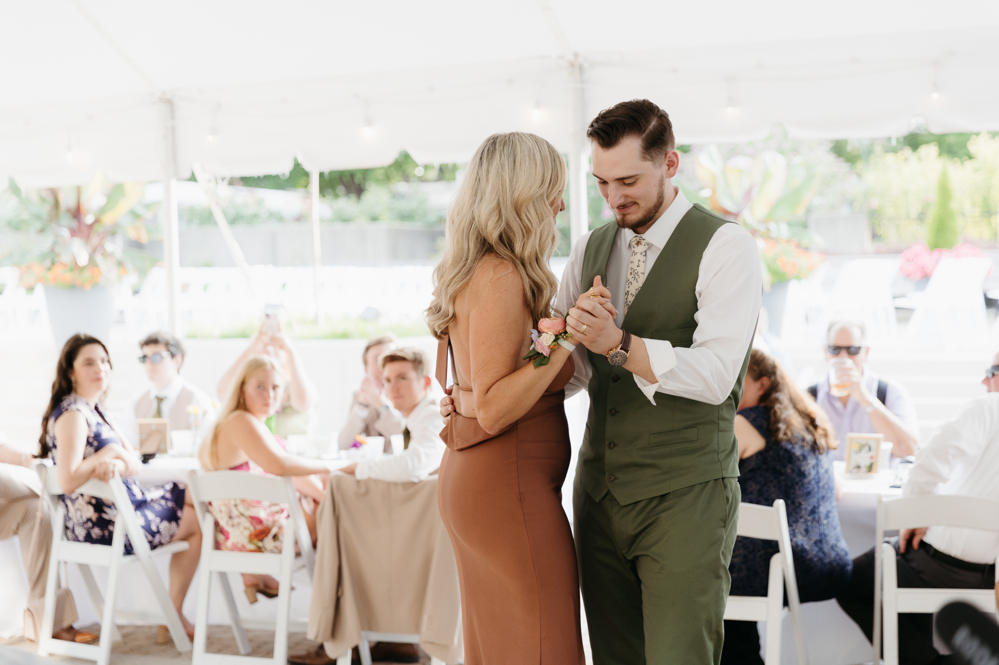 The Prettiest Fort Wayne Botanical Gardens Wedding at Foellinger-Freimann Botanical Conservatory