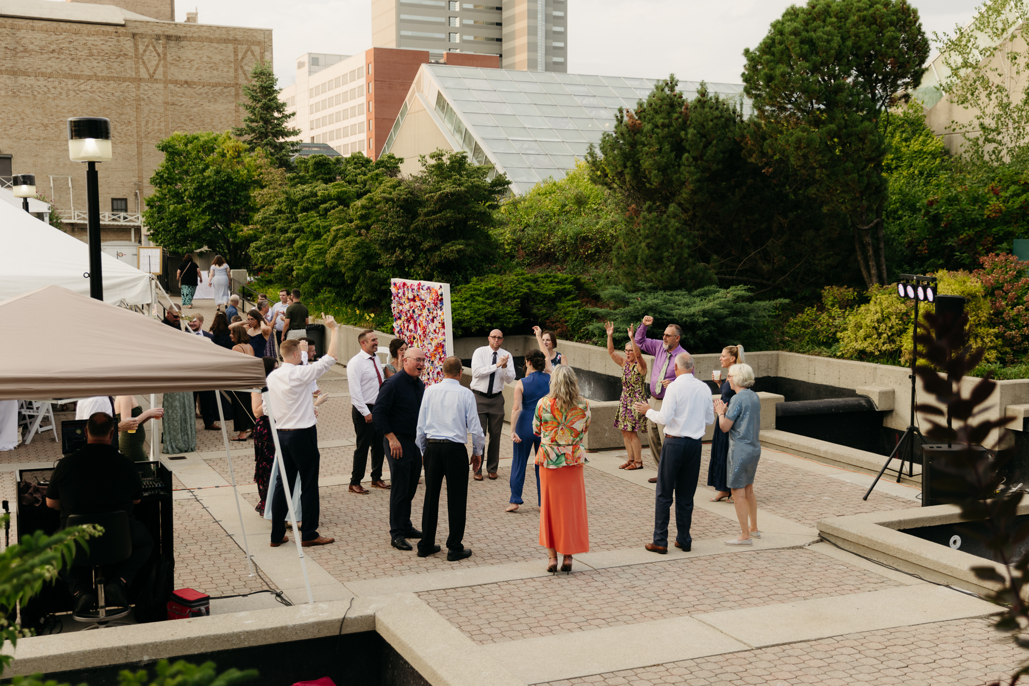 The Prettiest Fort Wayne Botanical Gardens Wedding at Foellinger-Freimann Botanical Conservatory