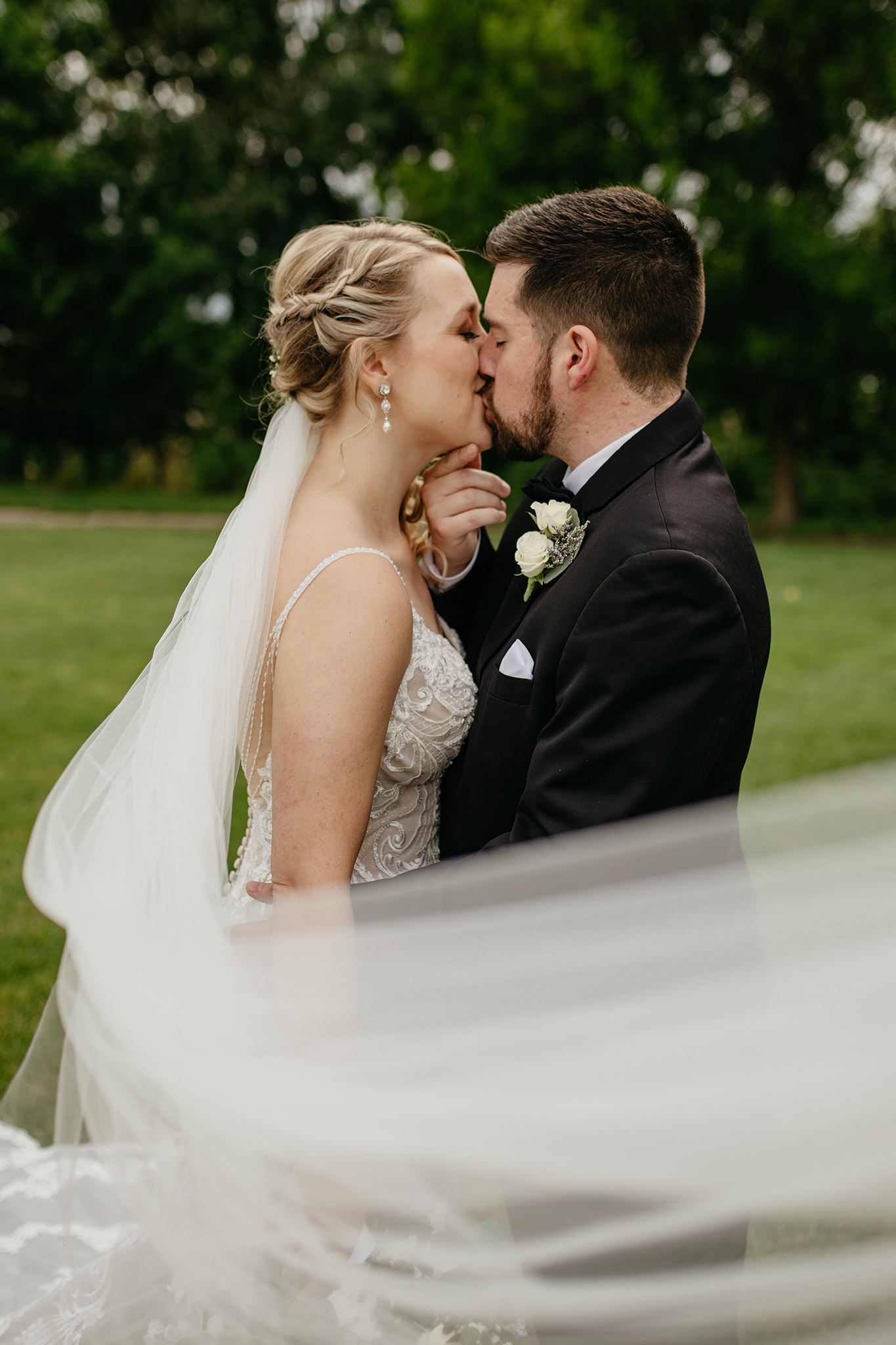 The Prettiest Outdoor Wedding Venues in Fort Wayne, Indiana || Indiana Wedding & Elopement Photography