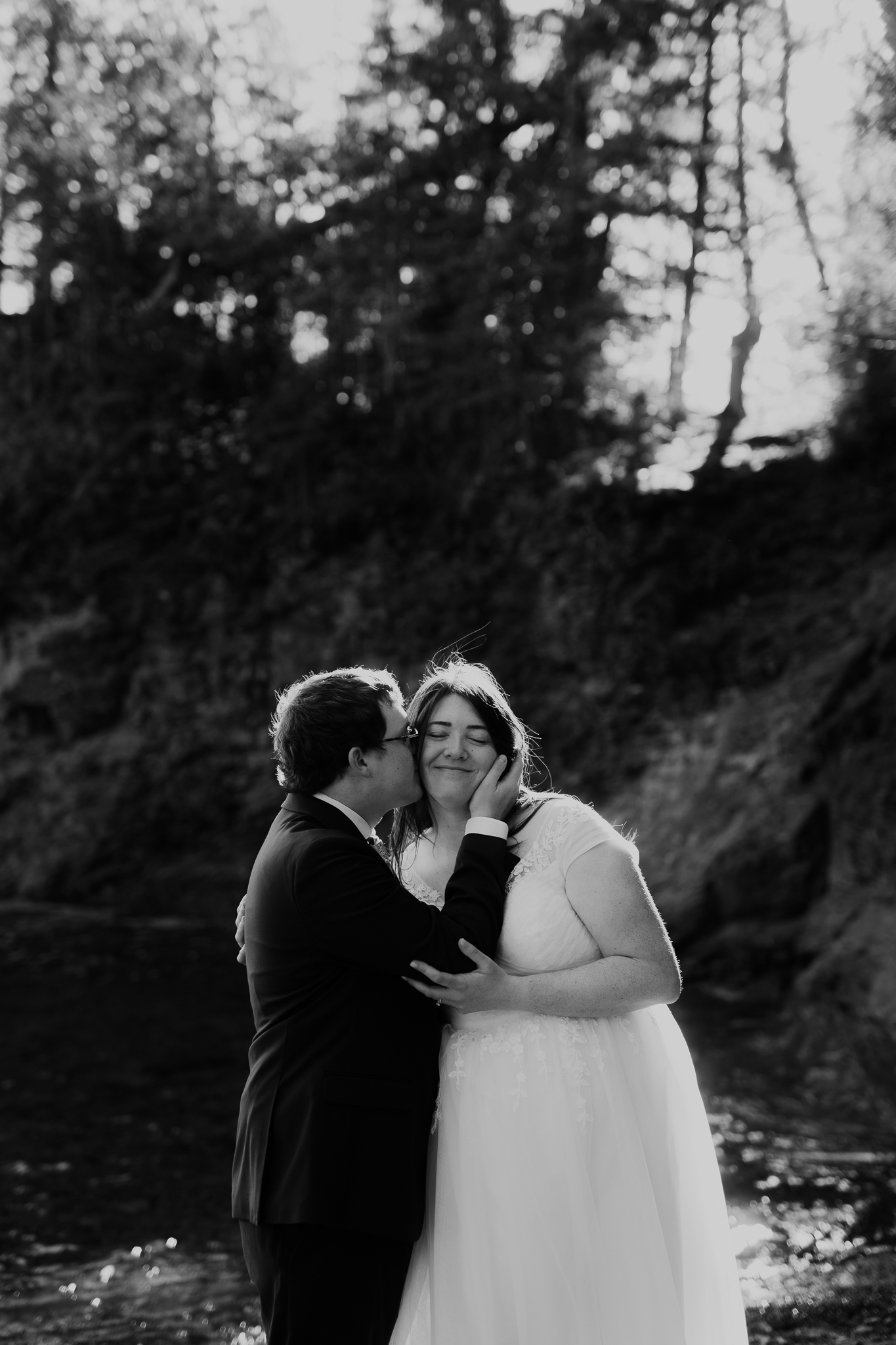 Sunrise Elopement at Presque Isle Park || Upper Peninsula, Michigan Elopements